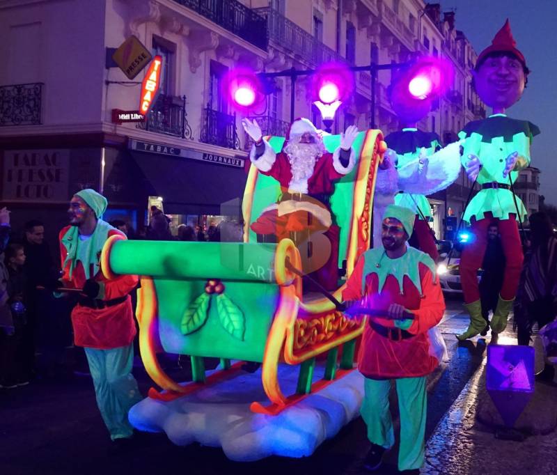 Animation lumineuse de rue pour l'évènement de fêtes de Noël avec une parade de Noël lumineuse à Lyon en Rhône Alpes