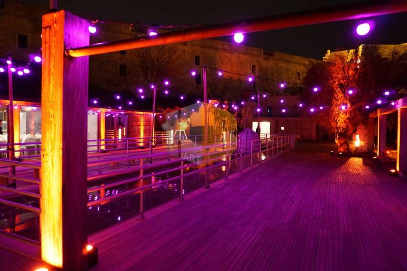 Recherche société pour la location guirlande lumineuse guinguette pour soirée événementielle à St Tropez Var