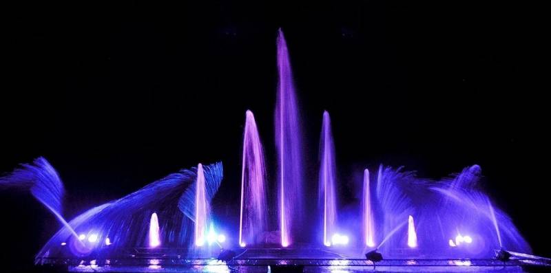 création et réalisation d'un spectacle de fontaine musicale et jets d'eau lumineux pour mariage dans le sud de la France