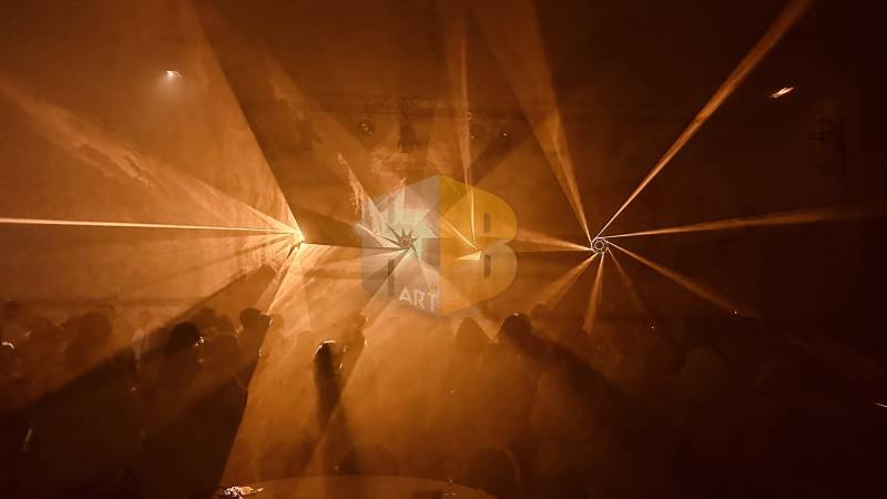 Projecteur laser immersif IVL Photon pour la scénographie lumière de votre événement à Marseille
