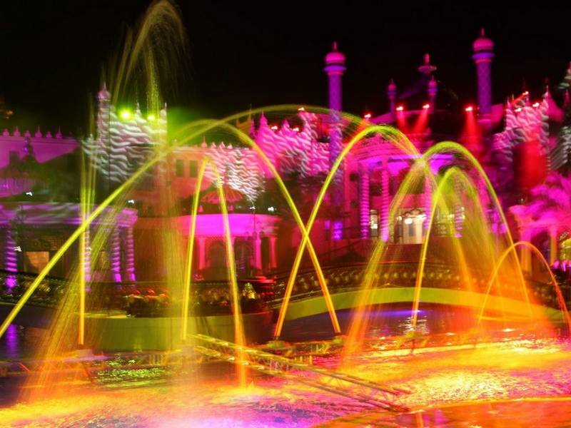 Spectacle aquatique de fontaine musicale et de jets d'eau lumineux pour événementiel et mariage a marseille
